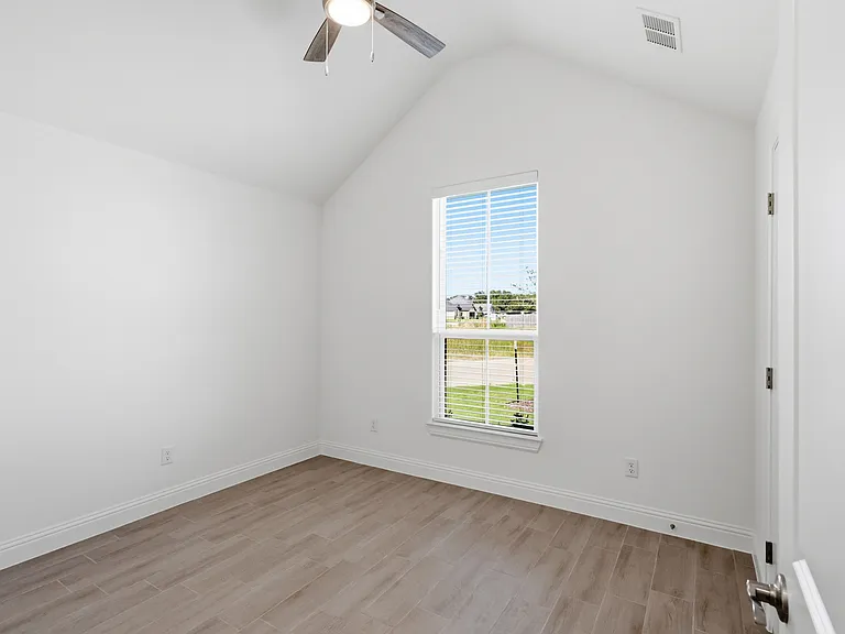 608 Violet Dr — Photo 14