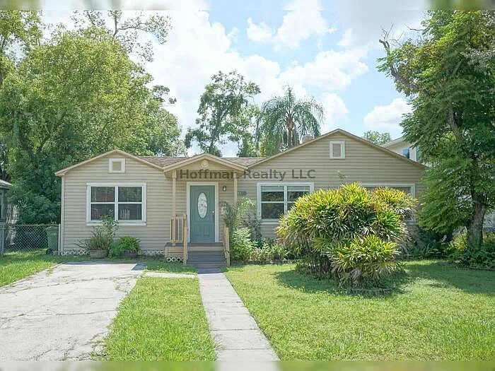 3 bed, 2.0 bath, 1275 sqft, $2,100 — Photo 1