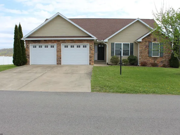 224 Meadow Ponds Ln, Maidsville, WV 26541