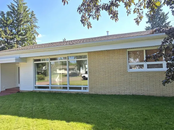 4317 50th St, Vegreville, AB T9C 1B7