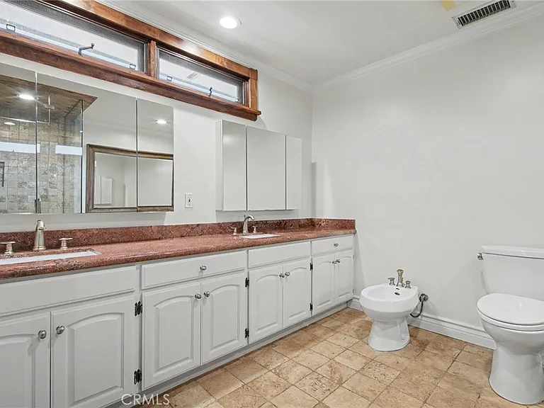 738 N Kenter Ave — Photo 22