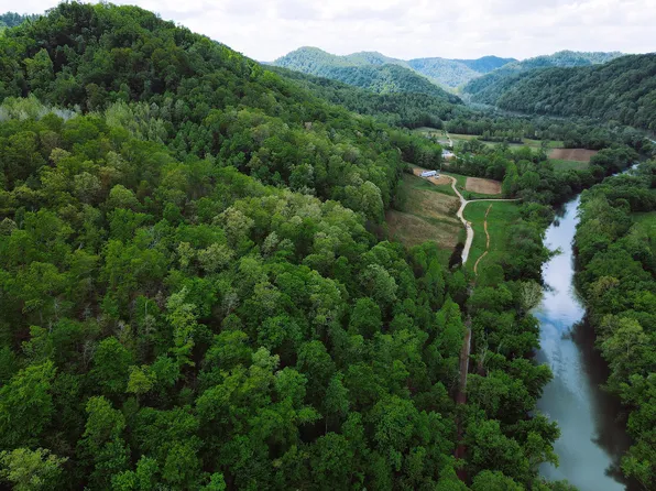 9999 Upper Wolf Creek Rd, Booneville, KY 41314