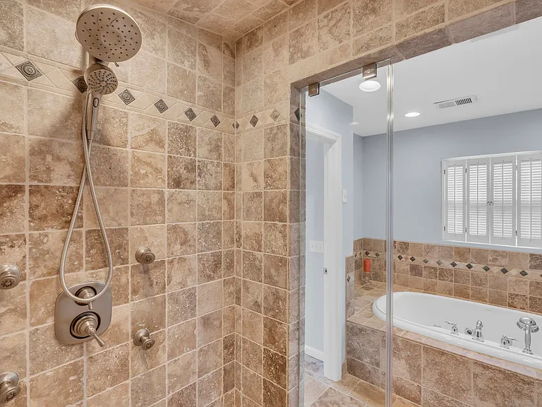 607 Wildwood Rd — Photo 31