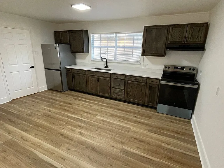 310 W 20th St — Photo 3