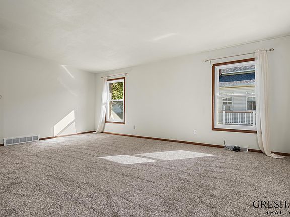 5th image of 309 E 12th St