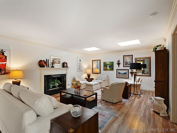 5th image of 1555 Pecan Pl