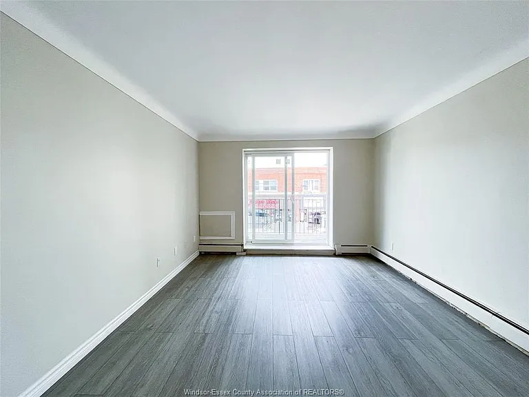 2136 Wyandotte St W #21 — Photo 3