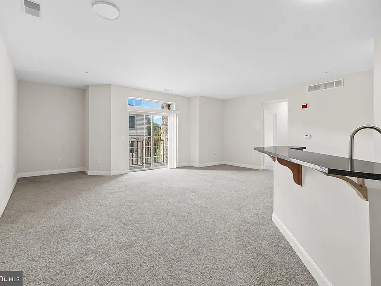 3000 Fountainview Cir #301 — Photo 5
