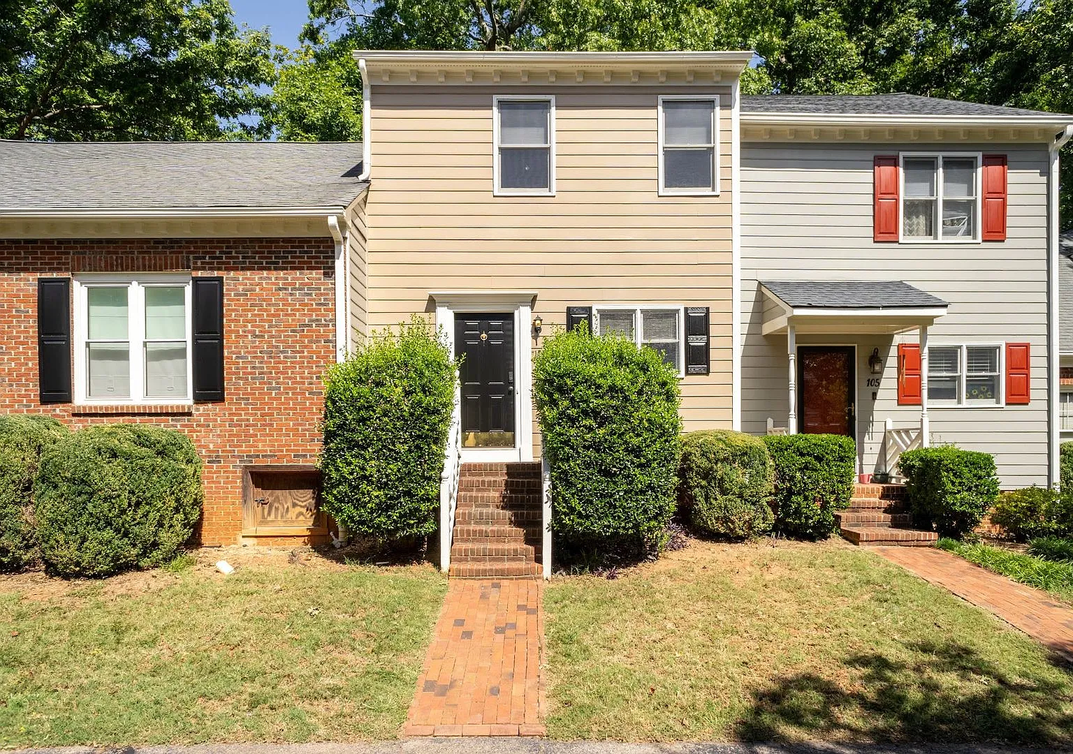 Desirable 2 Bedroom Townhouse Near Downtown Cary — Photo 1
