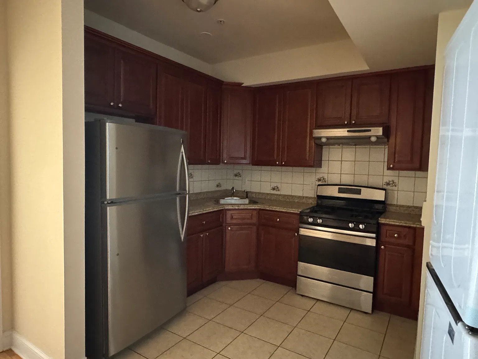 1 bed, 900 sqft, $1,400 — Photo 2