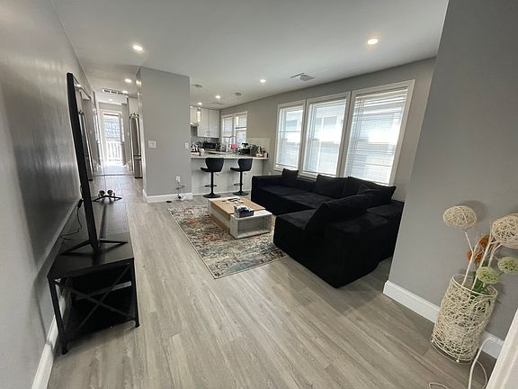 4th image of 102 Nonantum St #102