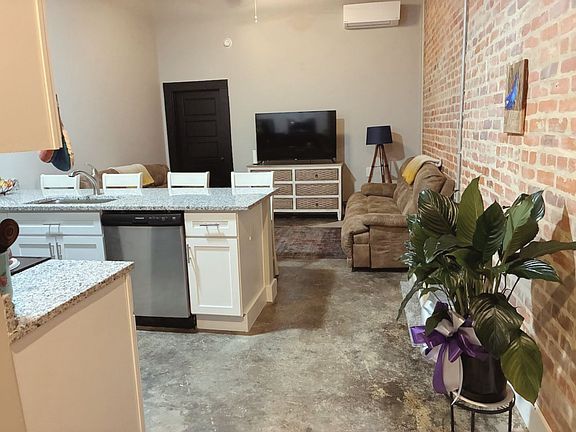 3rd image of 202 S Main St #105
