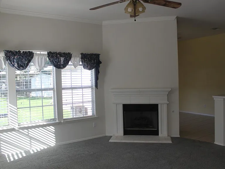 1556 Bastrop Dr — Photo 9
