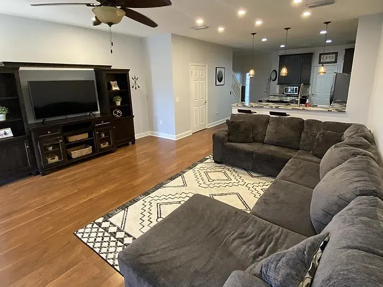 1196 Oxford Ln #1196 — Photo 6