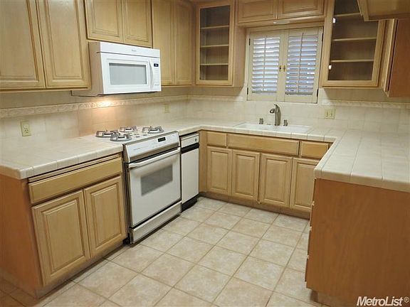 4th image of 7606 Rosewood Dr