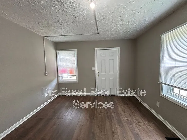 660 Gramont Ave — Photo 7