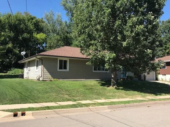 989 Tressa St, Dubuque, IA 52003