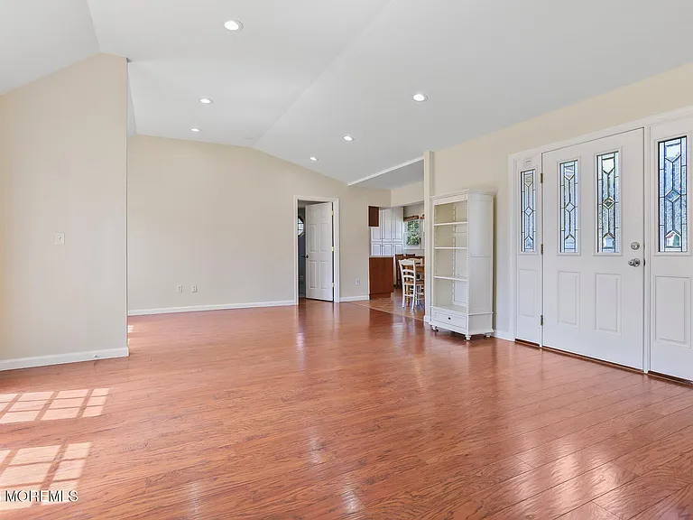 477 Glenwood Ave — Photo 15