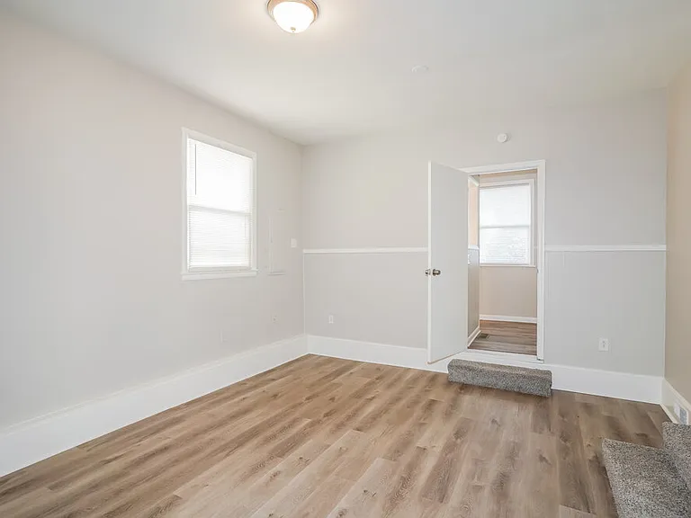 112 Bush Ave — Photo 8