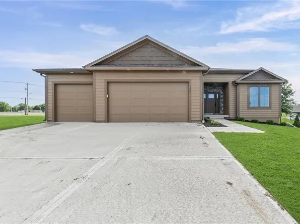 1201 Cottonwood Ct, Paola, KS 66071