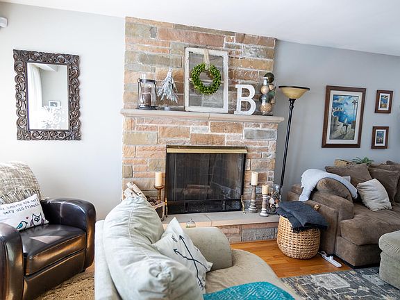 2nd image of 4608 W 98th Pl