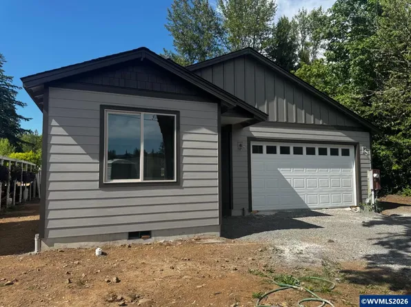 5550 Quince St, Sweet Home, OR 97386