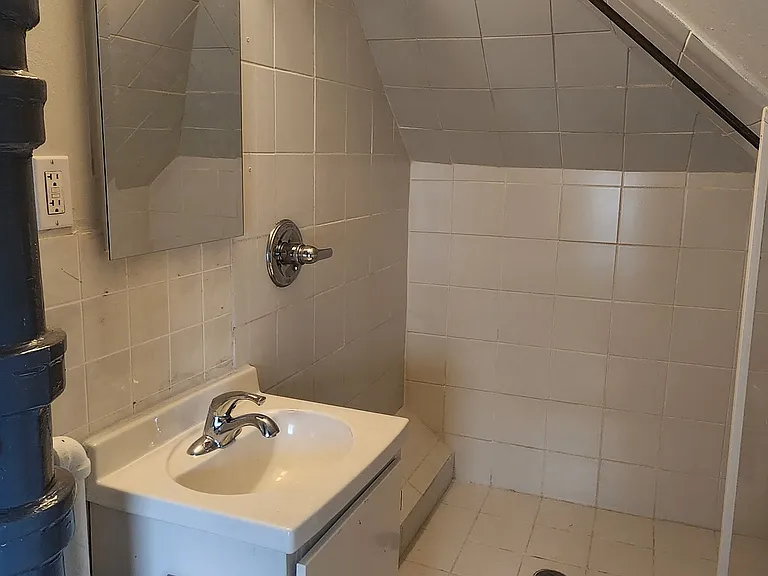 224 12th Ave NE #1 — Photo 9