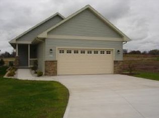 4015 Hemlock Ct, Oshkosh, WI 54904