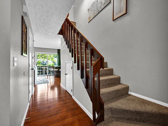 4th image of 903 N Linden St APT 21
