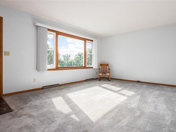 3rd image of 2855 Cody Dr