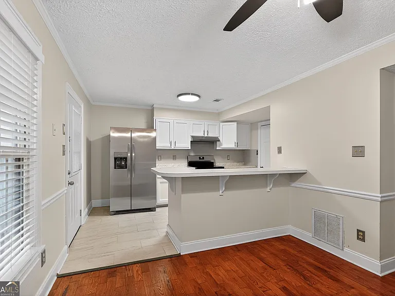 898 Chippendale Ln — Photo 6