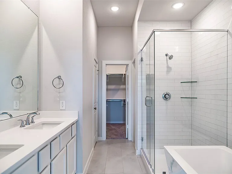 6526 Bramble Cove Ln — Photo 32