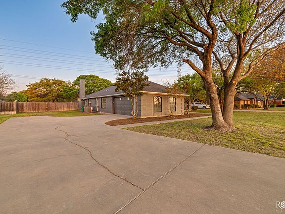 2nd image of 1628 Country Club Rd