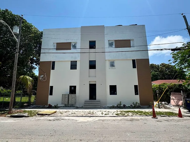 1003 Newly renovated 1/1 in Little Havana, near Brickell & Downtown! — Photo 16