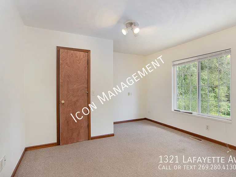1321 Lafayette Ave — Photo 9