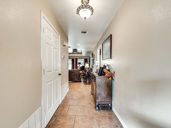 4th image of 2707 Marie Dr