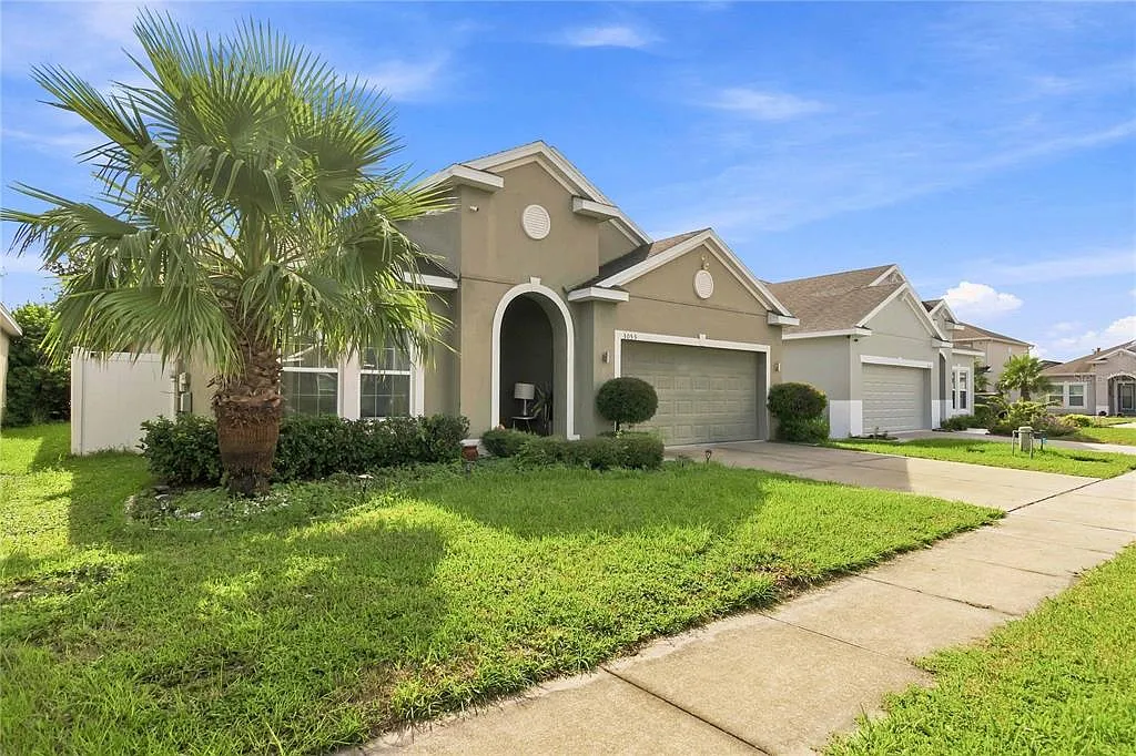 4 bed, 2.0 bath, 1980 sqft, $2,800 — Photo 2