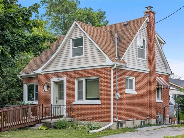 1099 Union St, Kitchener, ON N2H 6J9