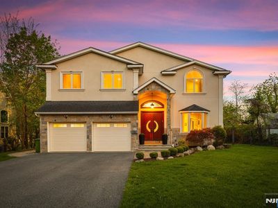 198 Lawson Pl, Paramus, NJ, 07652