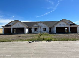 312 Cromwell Dr, Grand Forks, ND 58201