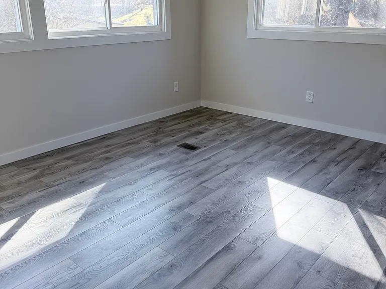 111 Maple St — Photo 2