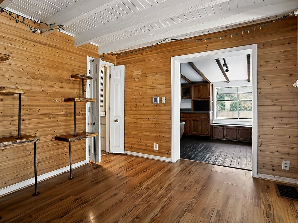 16th image of 514 Whippoorwill Ln