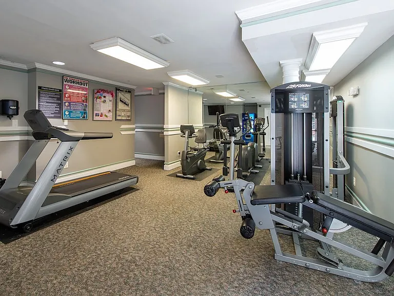 Elms Kingstowne — Photo 11