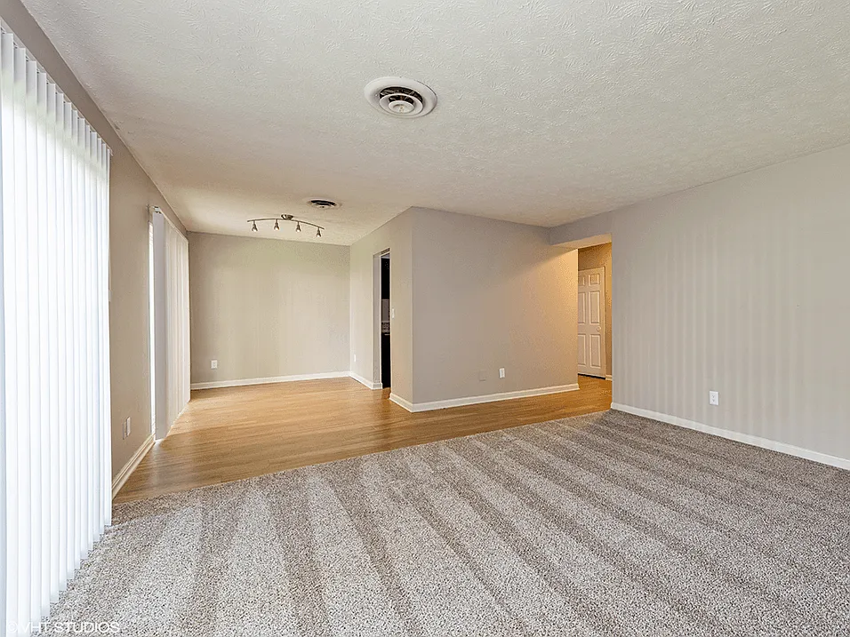 Carriage Hill Apartments — Photo 2
