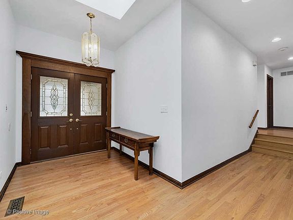 4th image of 24 Blue Grass Ct