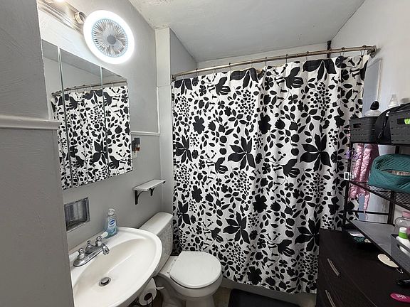 5th image of 50 Lathrop Ave #2