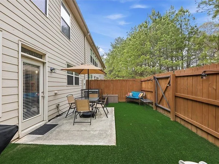 5527 Radford Loop — Photo 3