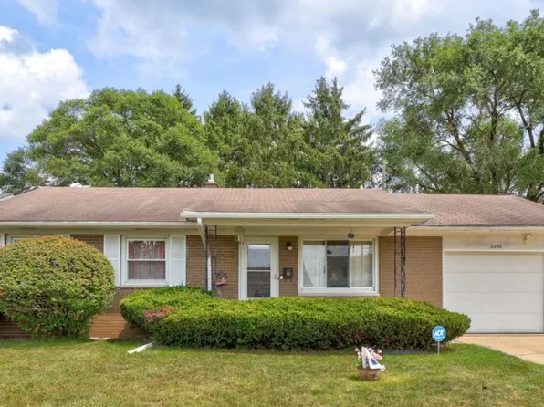 3226 S Auburn Dr, Saginaw, MI 48601