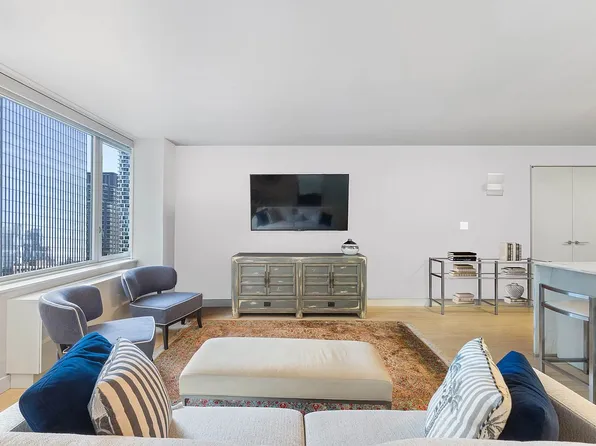 322 W 57th St APT 32Q, New York, NY 10019