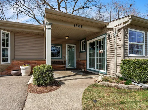 1365 Whitney Rd, Waterford, MI 48328